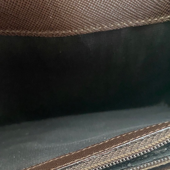 Salvatore Ferragamo Deep brown leather wallet with gold accent - Picture 10 of 16